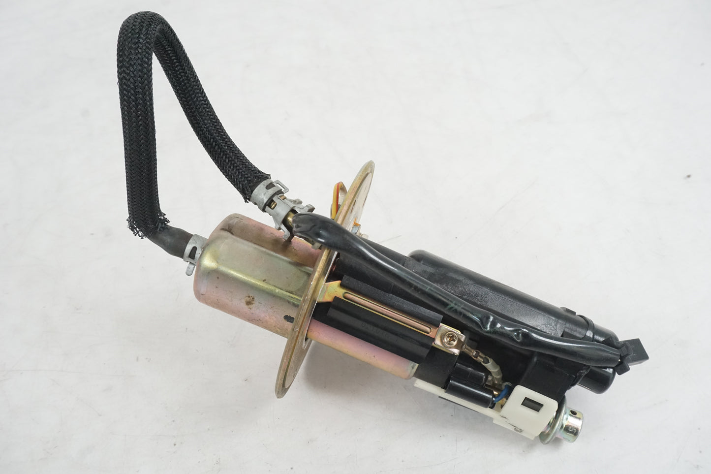 Baksidan på Bensinpump insprut från en Suzuki GSX 1400 -2003 motorcykel.