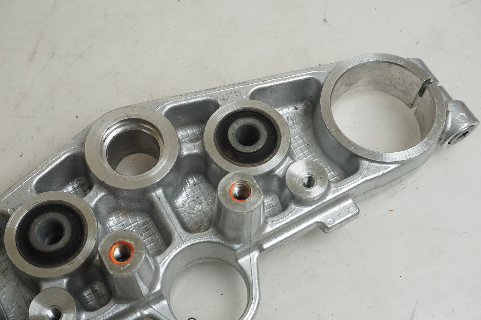 Snett uppifrån på Gaffelkrona från en Suzuki GSX 1400 -2003 motorcykel.