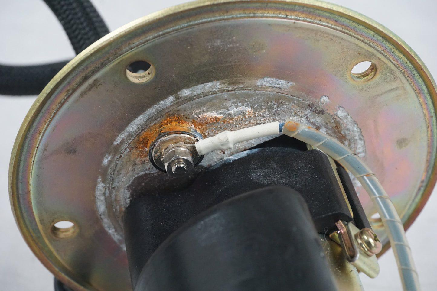 Vänster sida på Bensinpump insprut från en Suzuki GSX 1400 -2003 motorcykel.