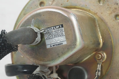 Snett nerifrån på Bensinpump insprut från en Suzuki GSX 1400 -2003 motorcykel.