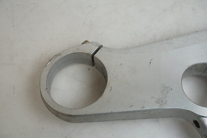 Baksidan på Gaffelkrona från en Ducati 748 -2001 motorcykel.