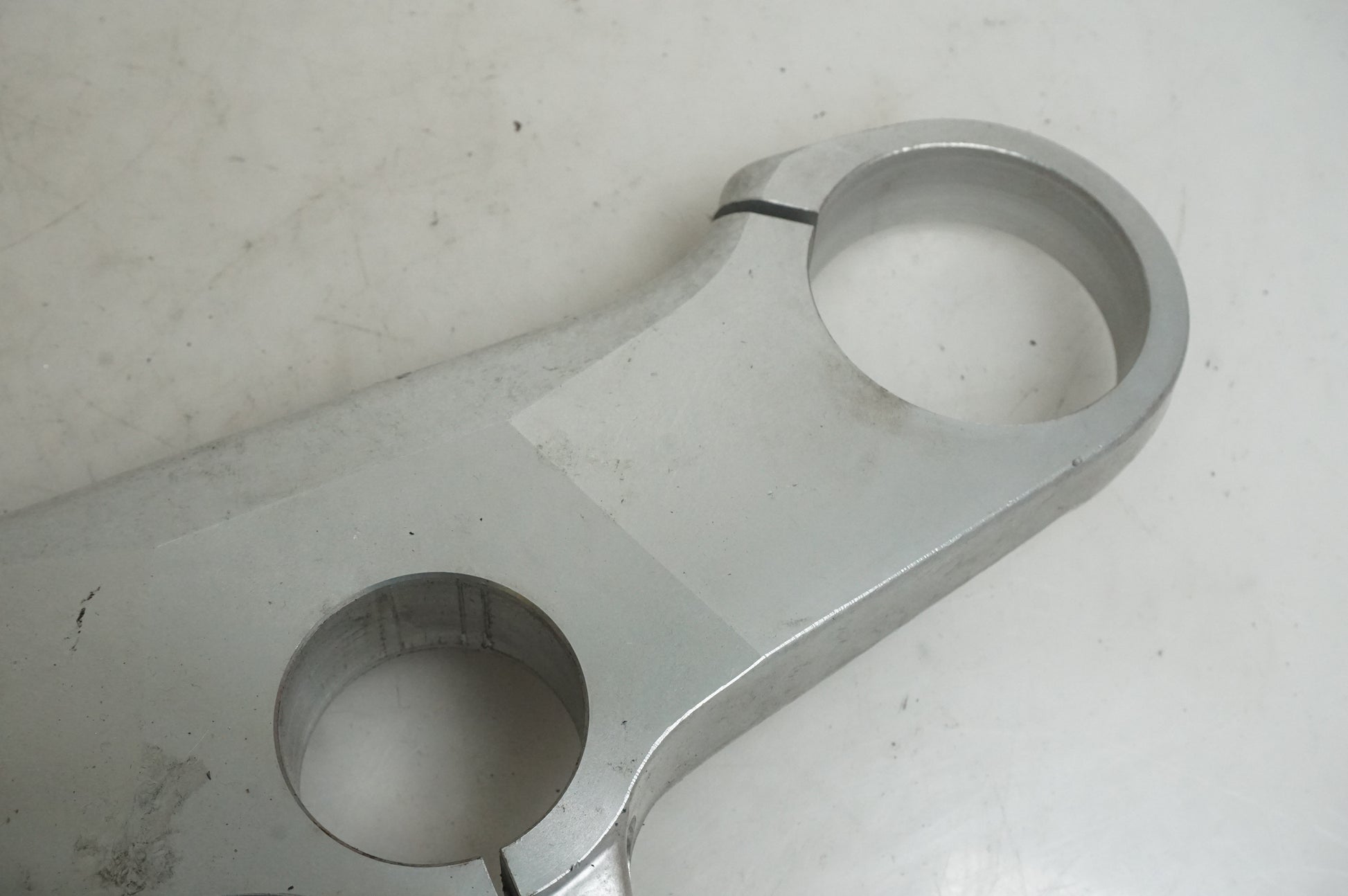 Höger sida på Gaffelkrona från en Ducati 748 -2001 motorcykel.