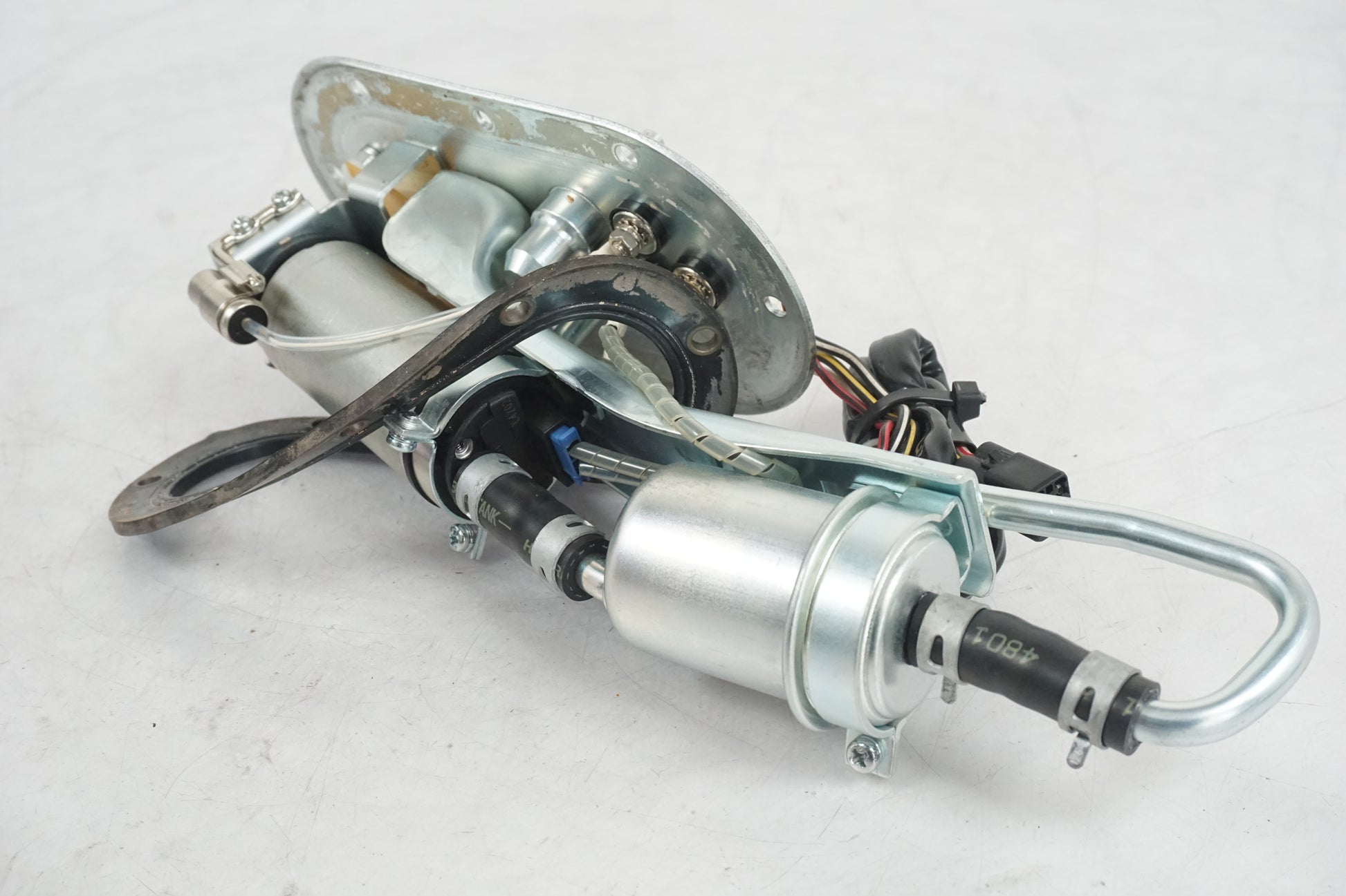 Höger sida på Bensinpump insprut från en Suzuki VZ 1600 -2005 motorcykel.