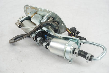 Höger sida på Bensinpump insprut från en Suzuki VZ 1600 -2005 motorcykel.