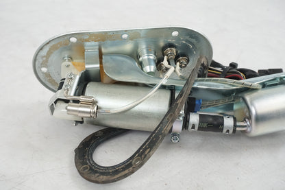 Vänster sida på Bensinpump insprut från en Suzuki VZ 1600 -2005 motorcykel.