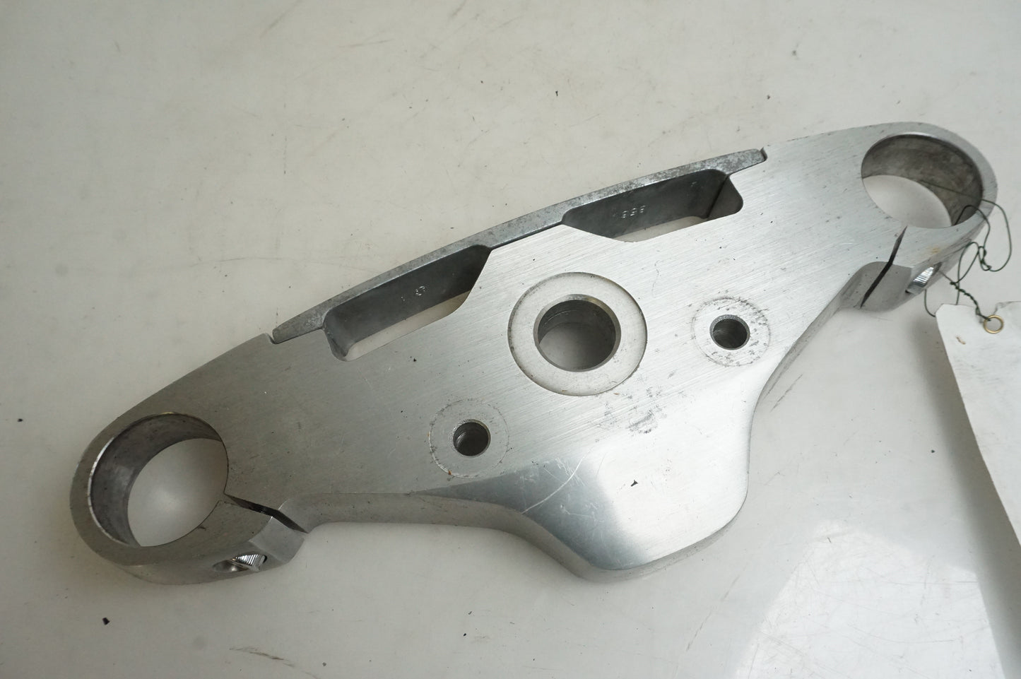 Framsidan på Gaffelkrona från en Kawasaki VN 1500 Classic Tourer -2003 motorcykel.