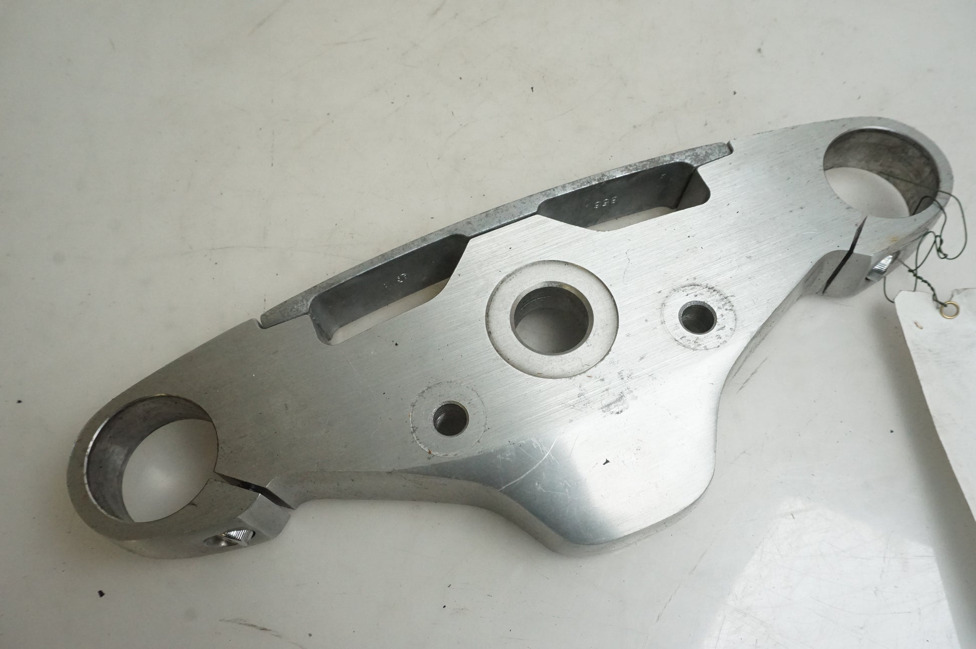 Framsidan på Gaffelkrona från en Kawasaki VN 1500 Classic Tourer -2003 motorcykel.