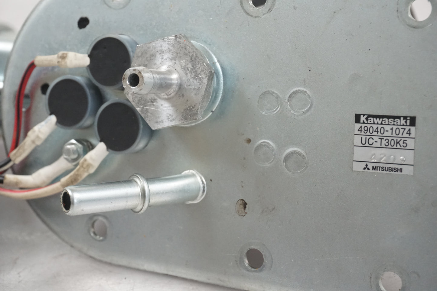 Extrabild2 på Bensinpump insprut från en Suzuki VZ 1600 -2005 motorcykel.