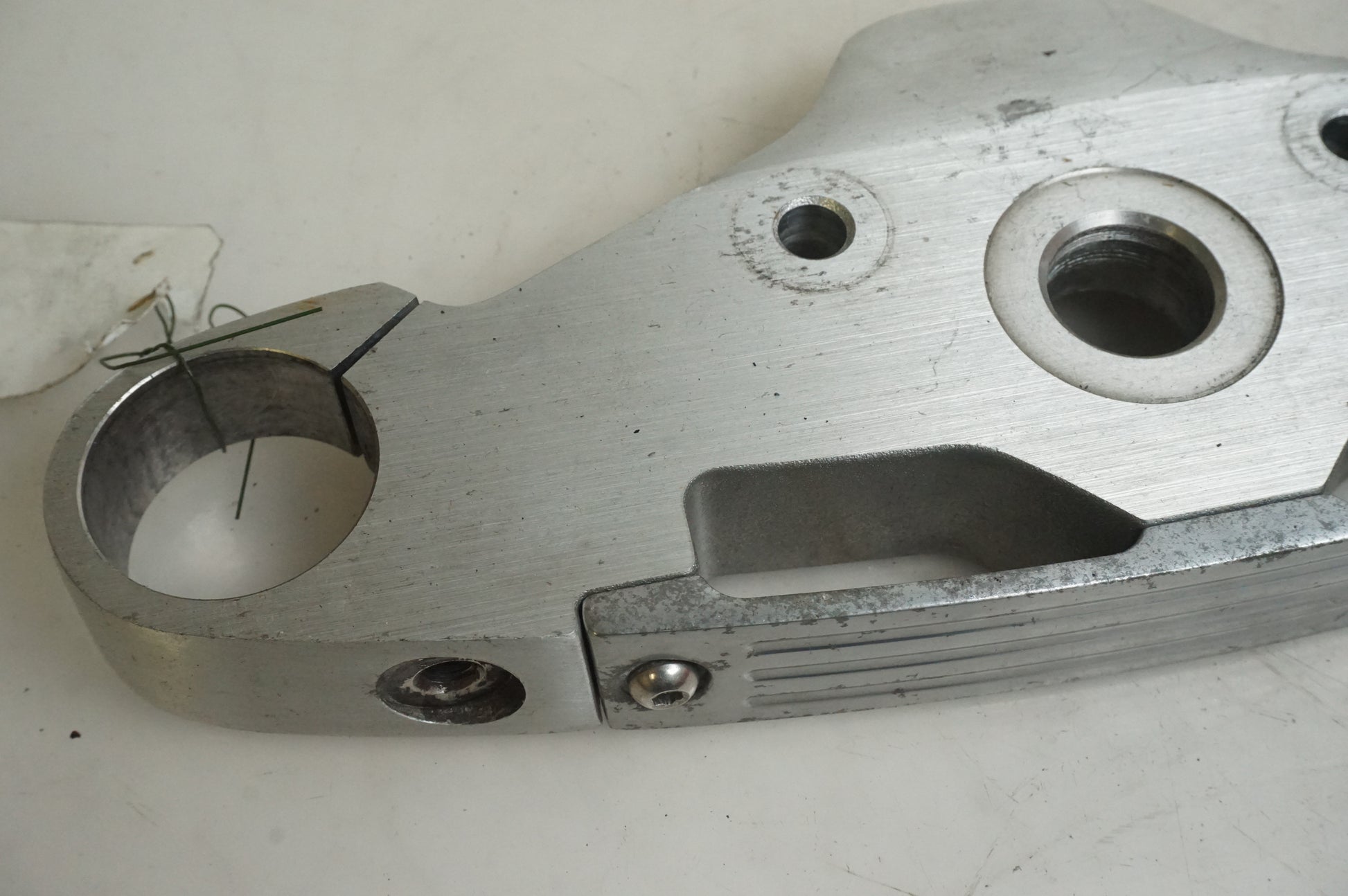 Vänster sida på Gaffelkrona från en Kawasaki VN 1500 Classic Tourer -2003 motorcykel.