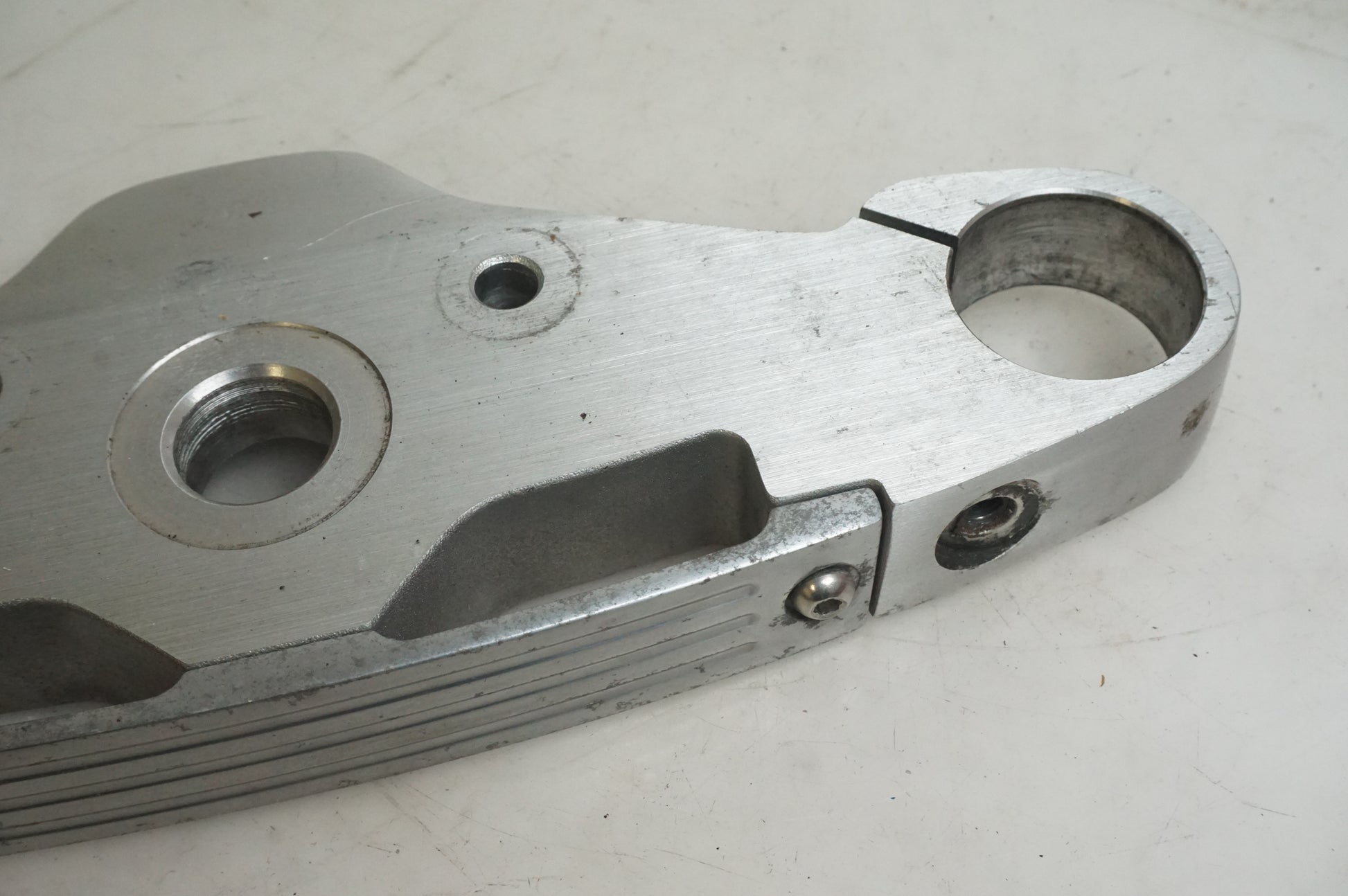 Snett uppifrån på Gaffelkrona från en Kawasaki VN 1500 Classic Tourer -2003 motorcykel.