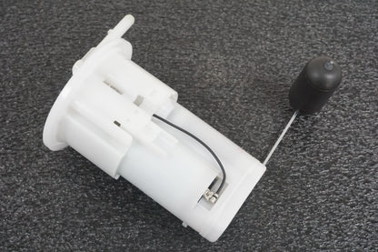 Höger sida på Bensinpump insprut från en Yamaha MT-09 Tracer -2015 motorcykel.