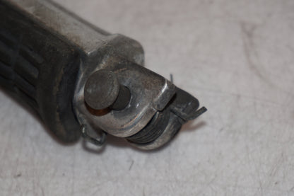 Snett nerifrån på Fotpinne från en Honda CBR 1100 XX -1997 motorcykel.