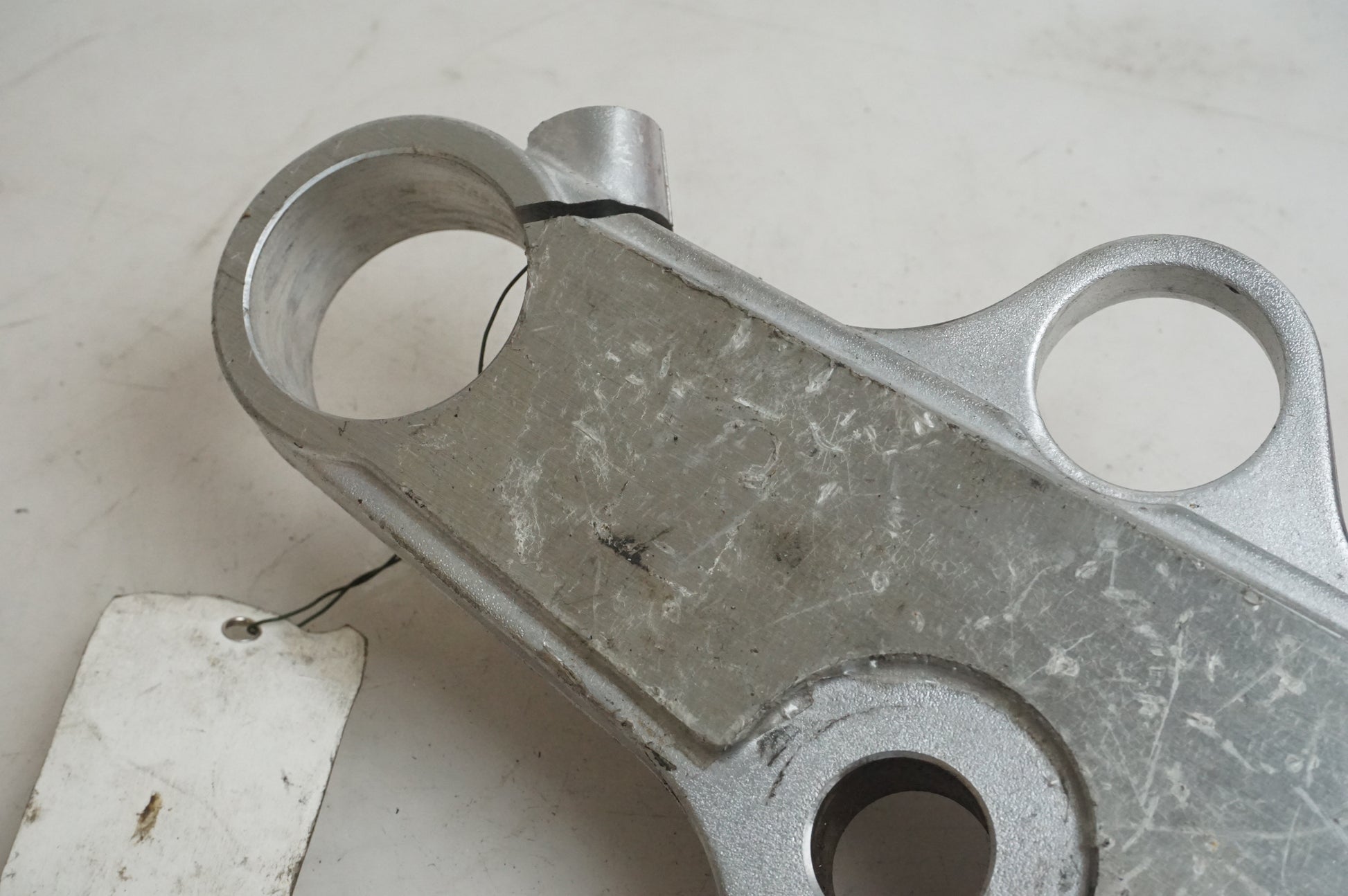 Höger sida på Gaffelkrona från en Suzuki SV 650 -2001 motorcykel.