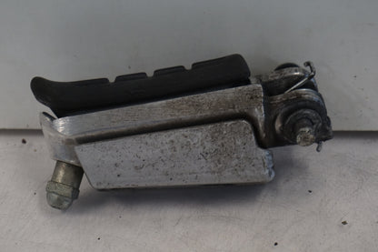 Baksidan på Fotpinne från en Honda CBF 1000 -2007 motorcykel.