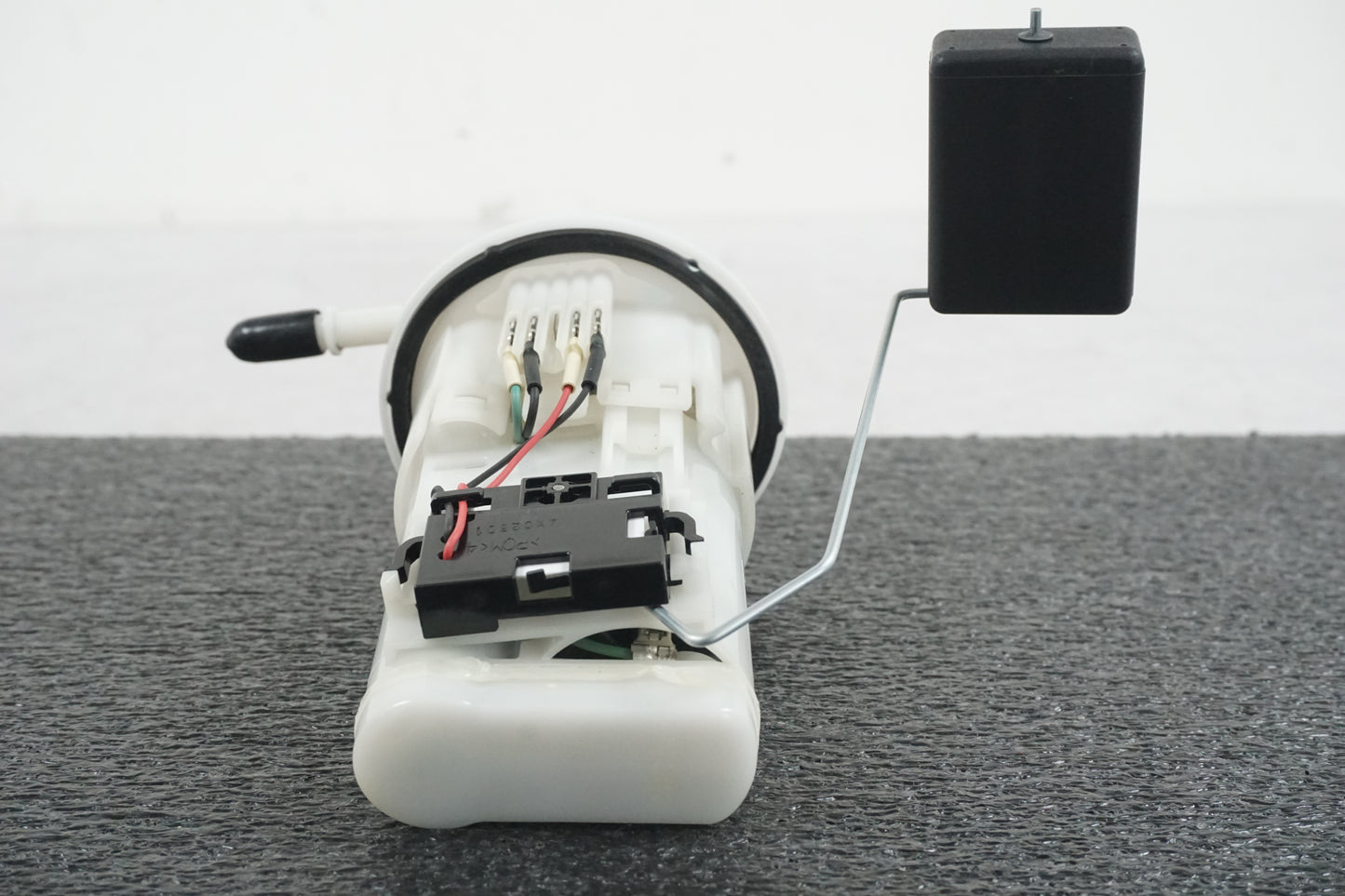 Höger sida på Bensinpump insprut från en Yamaha MT-07 -2014 motorcykel.