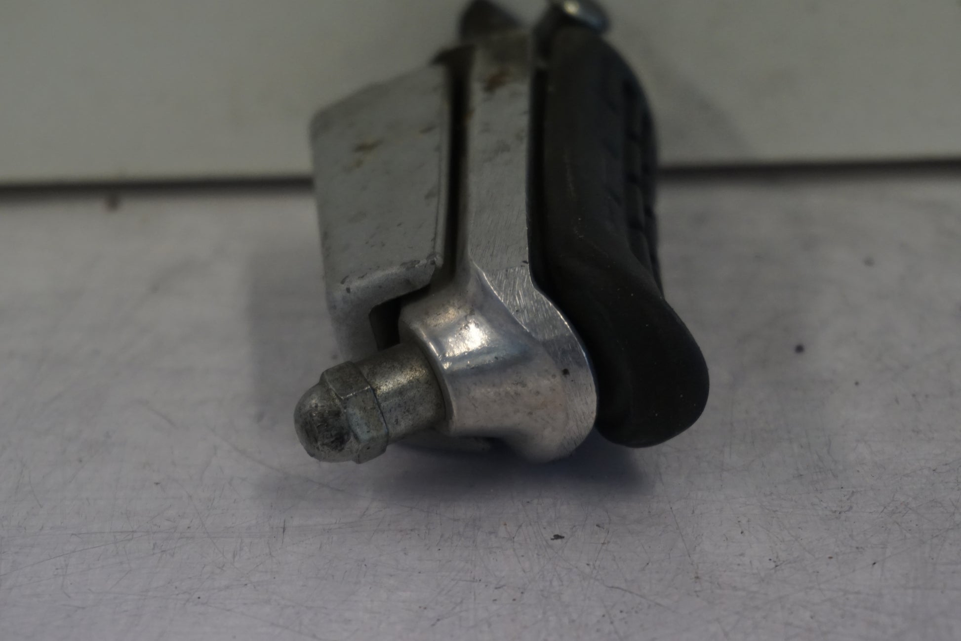 Snett uppifrån på Fotpinne från en Honda CBF 1000 -2007 motorcykel.