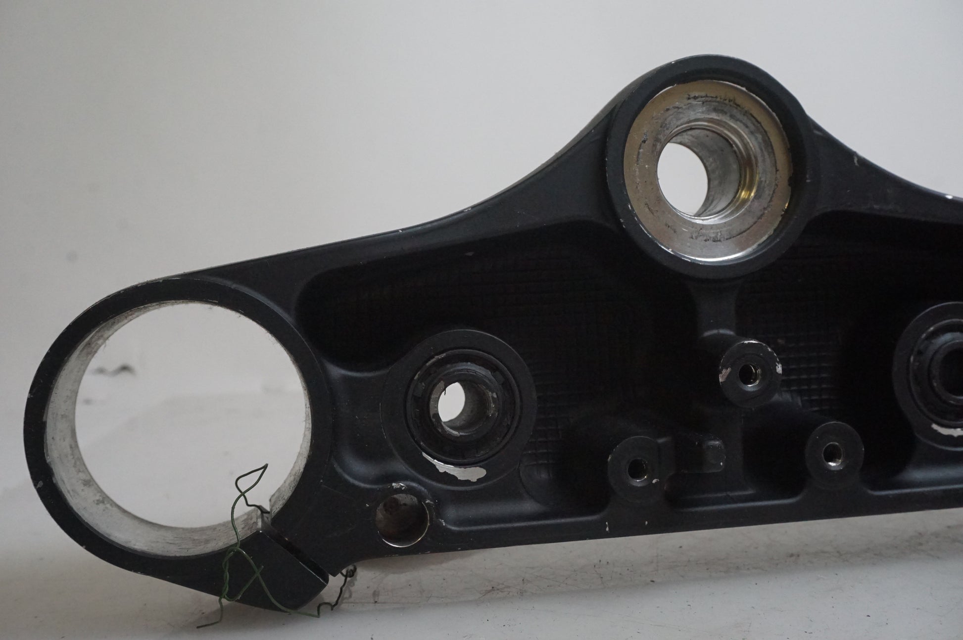 Vänster sida på Gaffelkrona från en Suzuki M 1800 -2009 motorcykel.