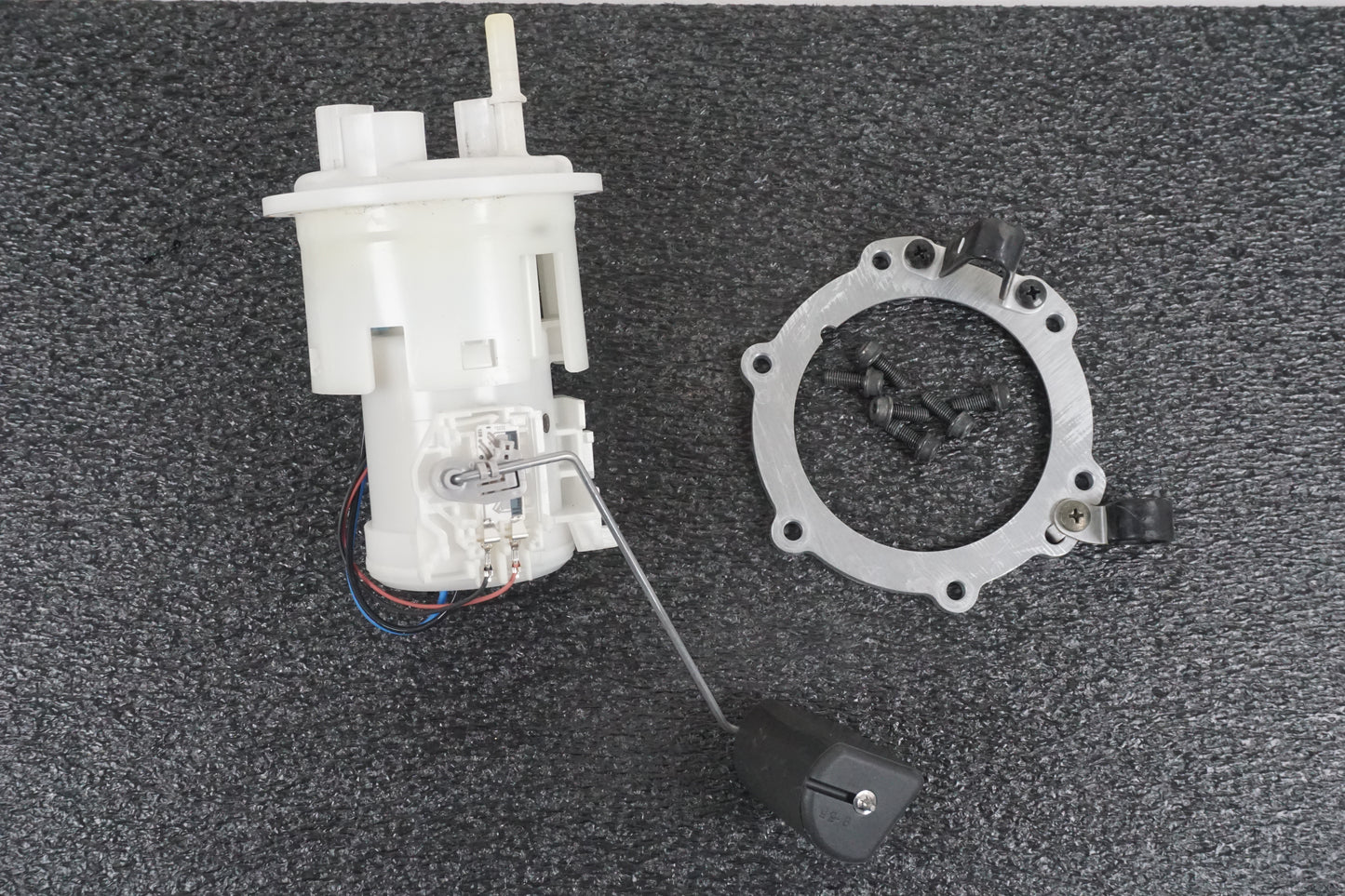 Framsidan på Bensinpump insprut från en Yamaha FZ1-SA -2008 motorcykel.