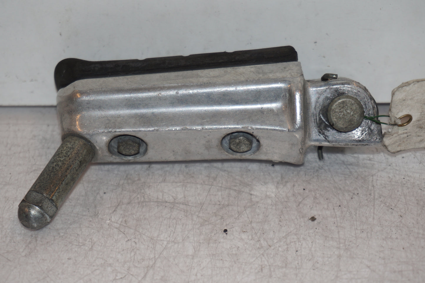 Baksidan på Fotpinne från en Honda CBR 1100 XX -1997 motorcykel.