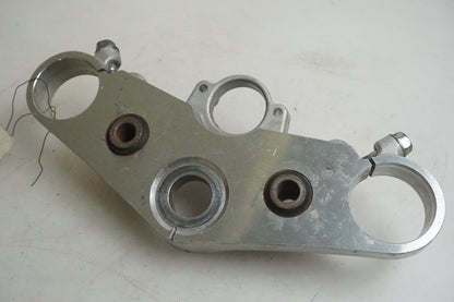 Framsidan på Gaffelkrona från en Honda CB 1300 F -2004 motorcykel.