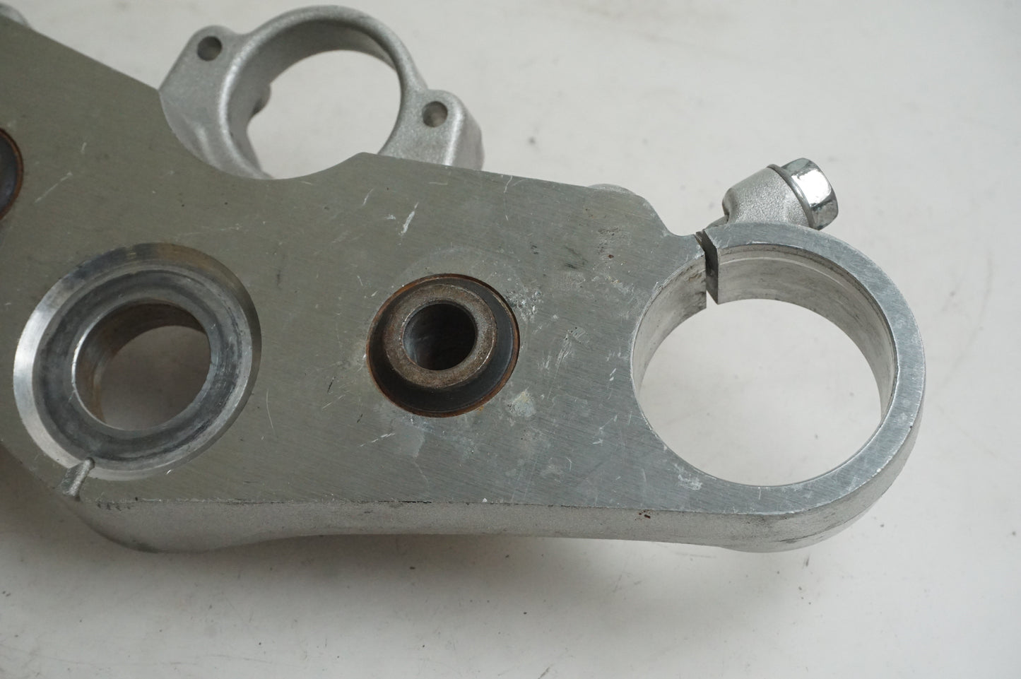 Baksidan på Gaffelkrona från en Honda CB 1300 F -2004 motorcykel.