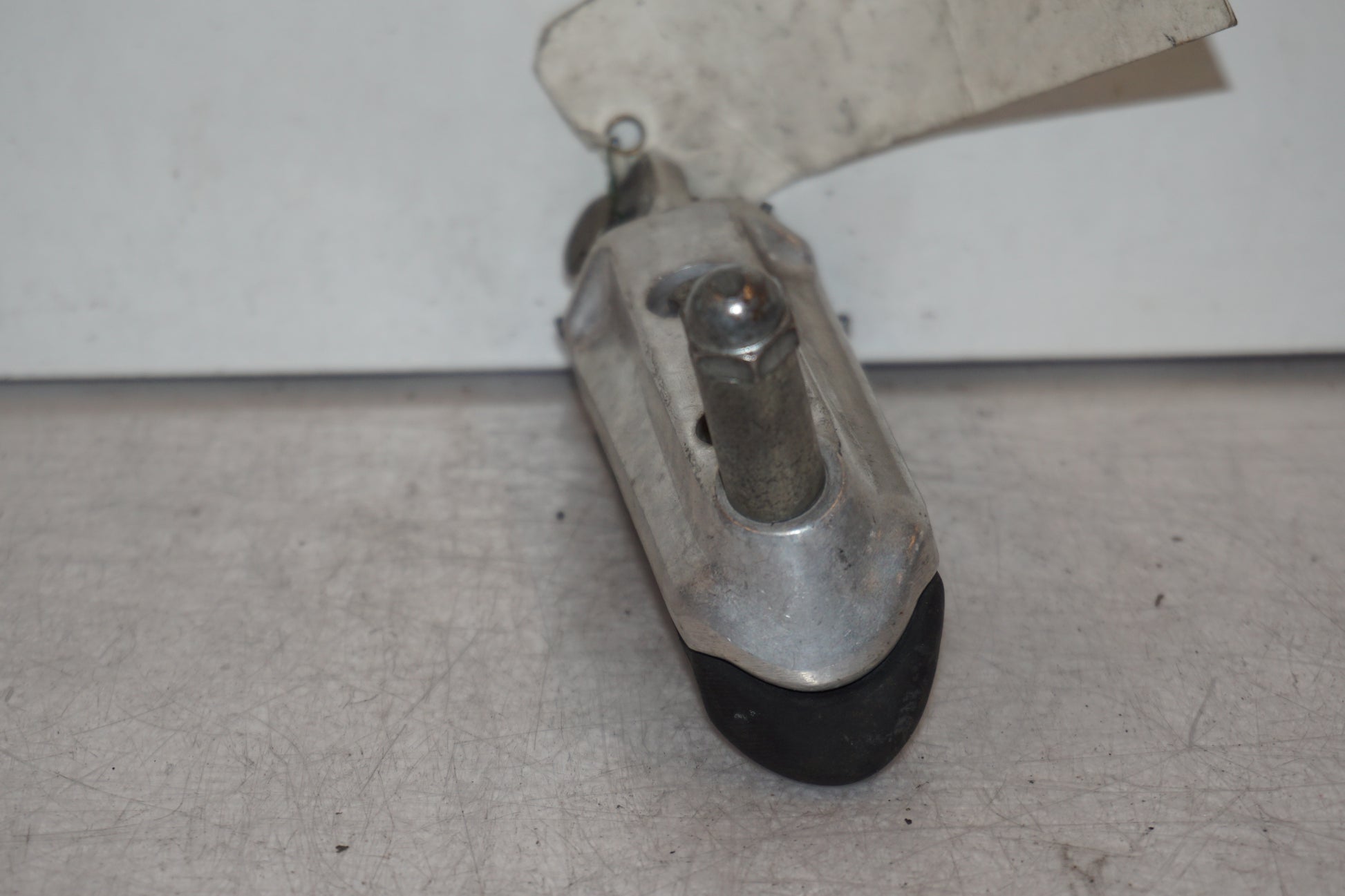 Vänster sida på Fotpinne från en Honda CBR 1100 XX -1997 motorcykel.