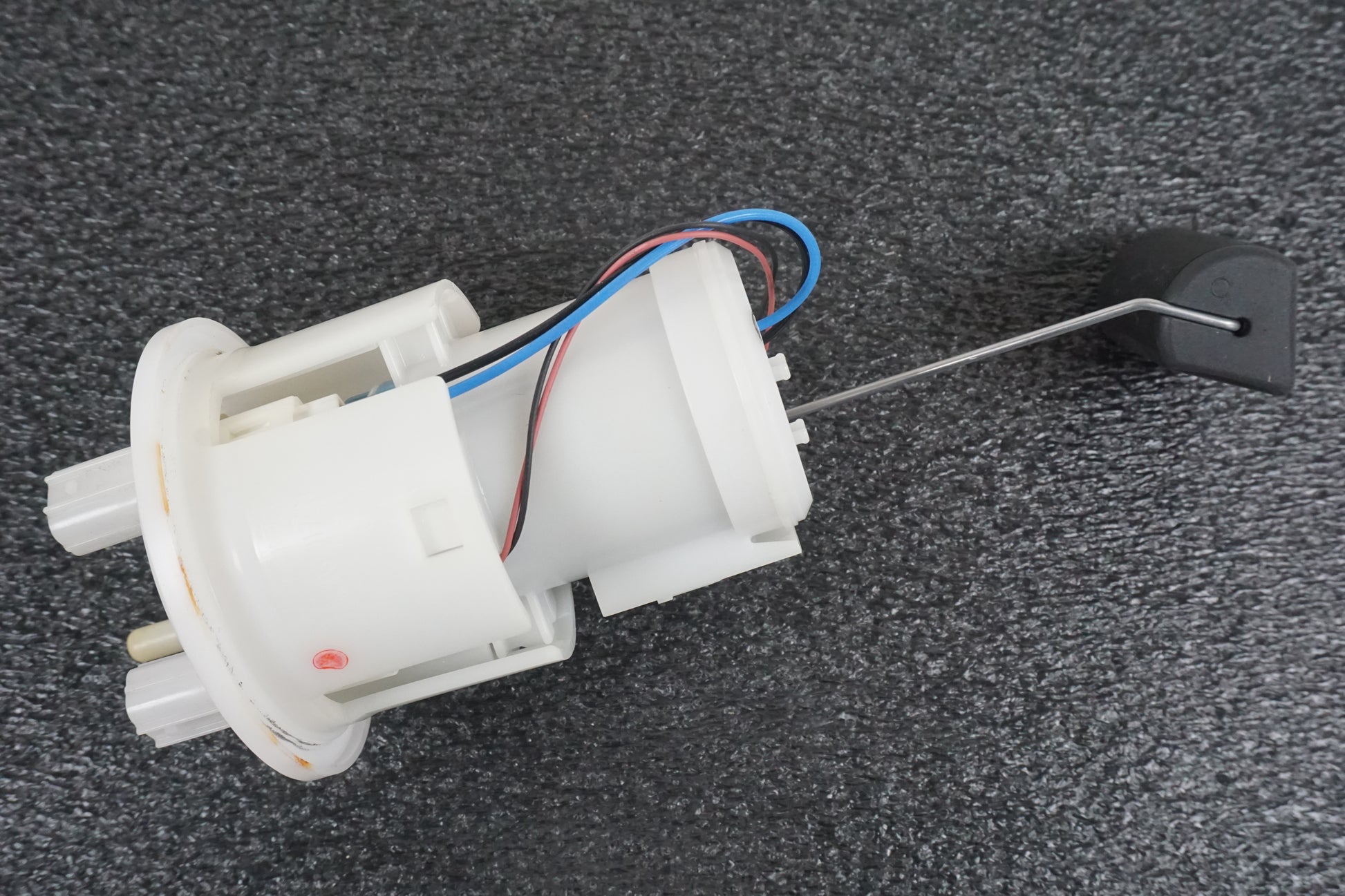 Snett uppifrån på Bensinpump insprut från en Yamaha FZ1-SA -2008 motorcykel.