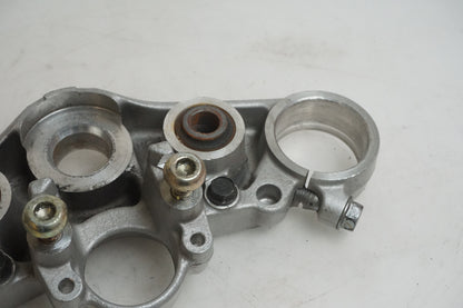 Snett uppifrån på Gaffelkrona från en Honda CB 1300 F -2004 motorcykel.