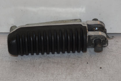 Framsidan på Fotpinne från en Suzuki GSX 1300 R -2000 motorcykel.