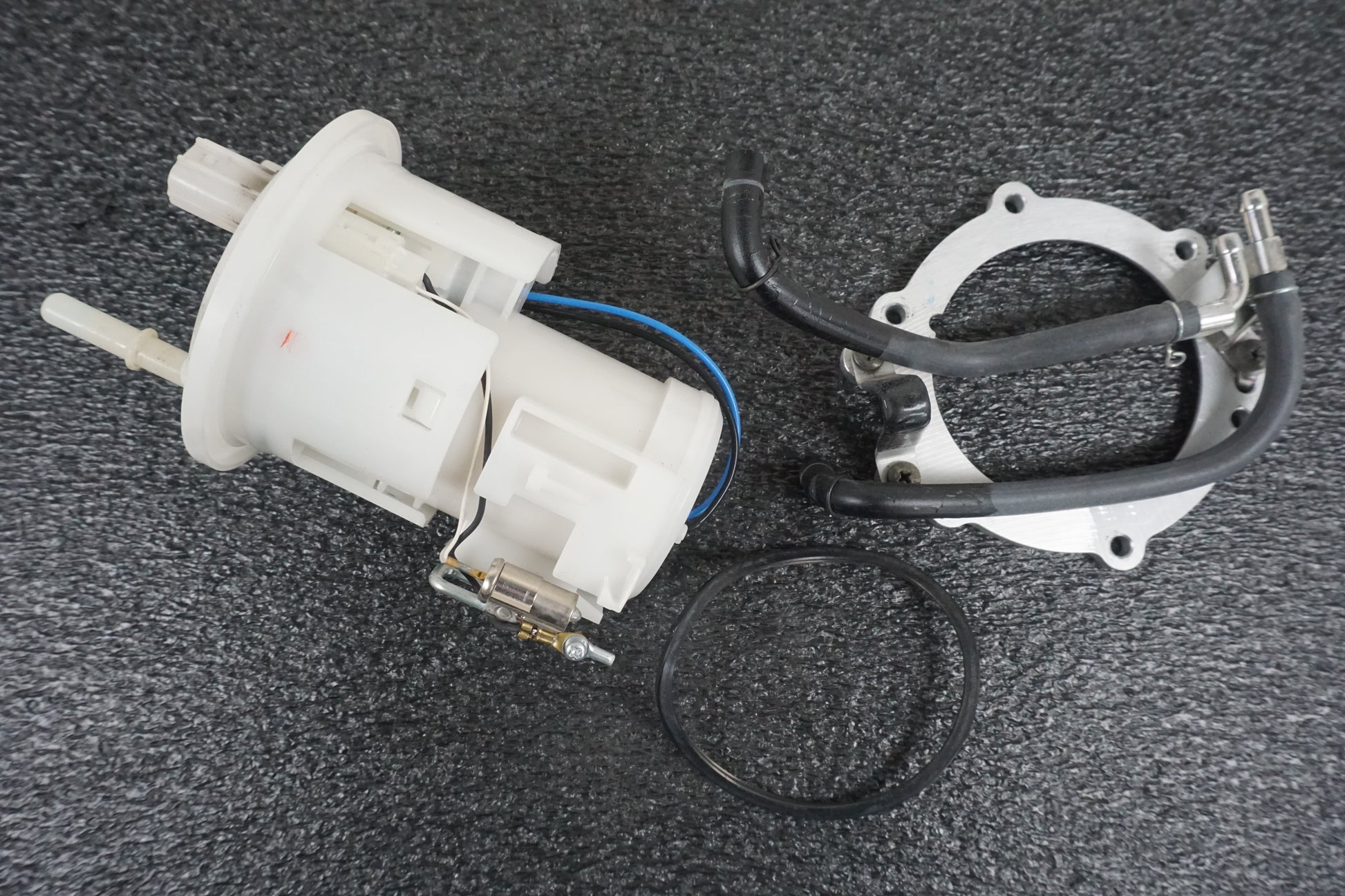 Framsidan på Bensinpump insprut från en Yamaha YZF R6 -2007 motorcykel.