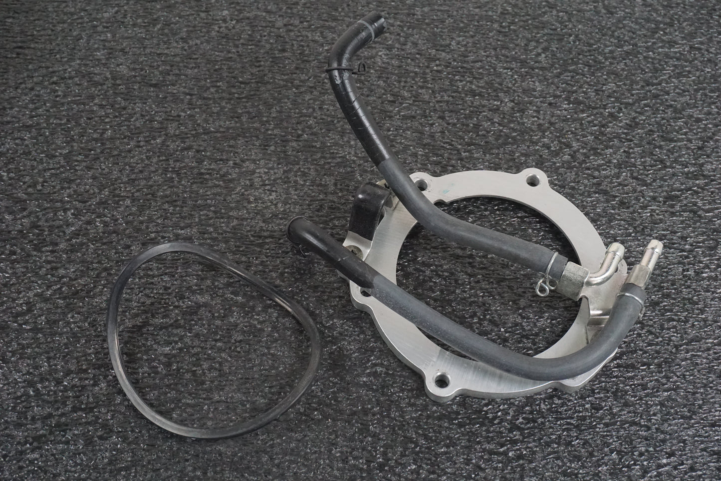 Baksidan på Bensinpump insprut från en Yamaha YZF R6 -2007 motorcykel.