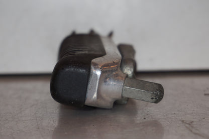 Vänster sida på Fotpinne från en Suzuki GSX 1300 R -2000 motorcykel.