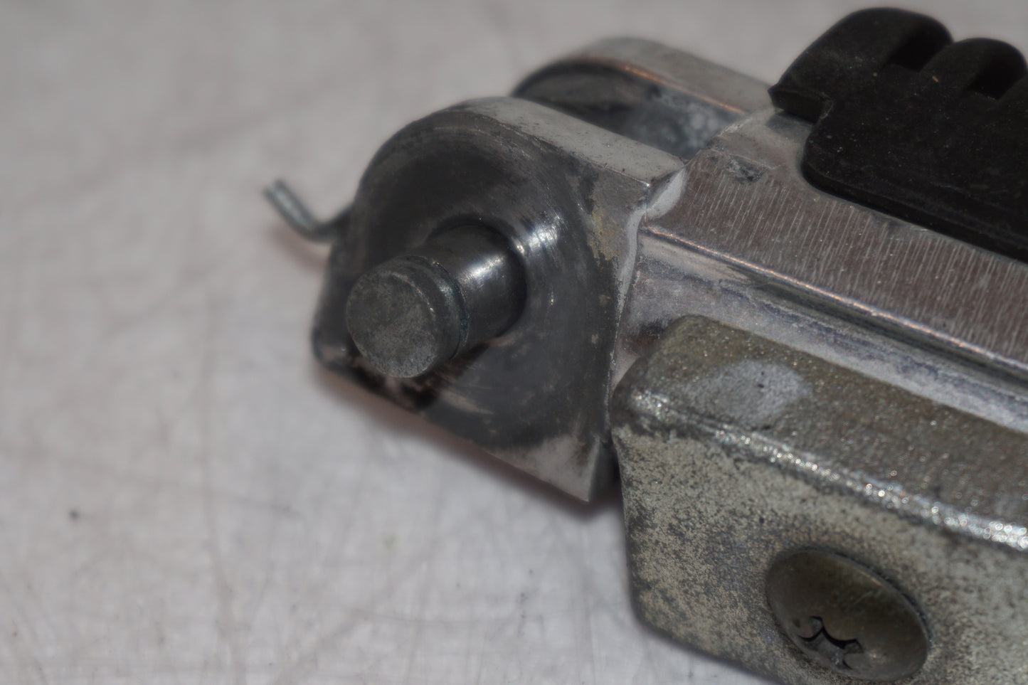 Extrabild1 på Fotpinne från en Suzuki GSX 1300 R -2000 motorcykel.