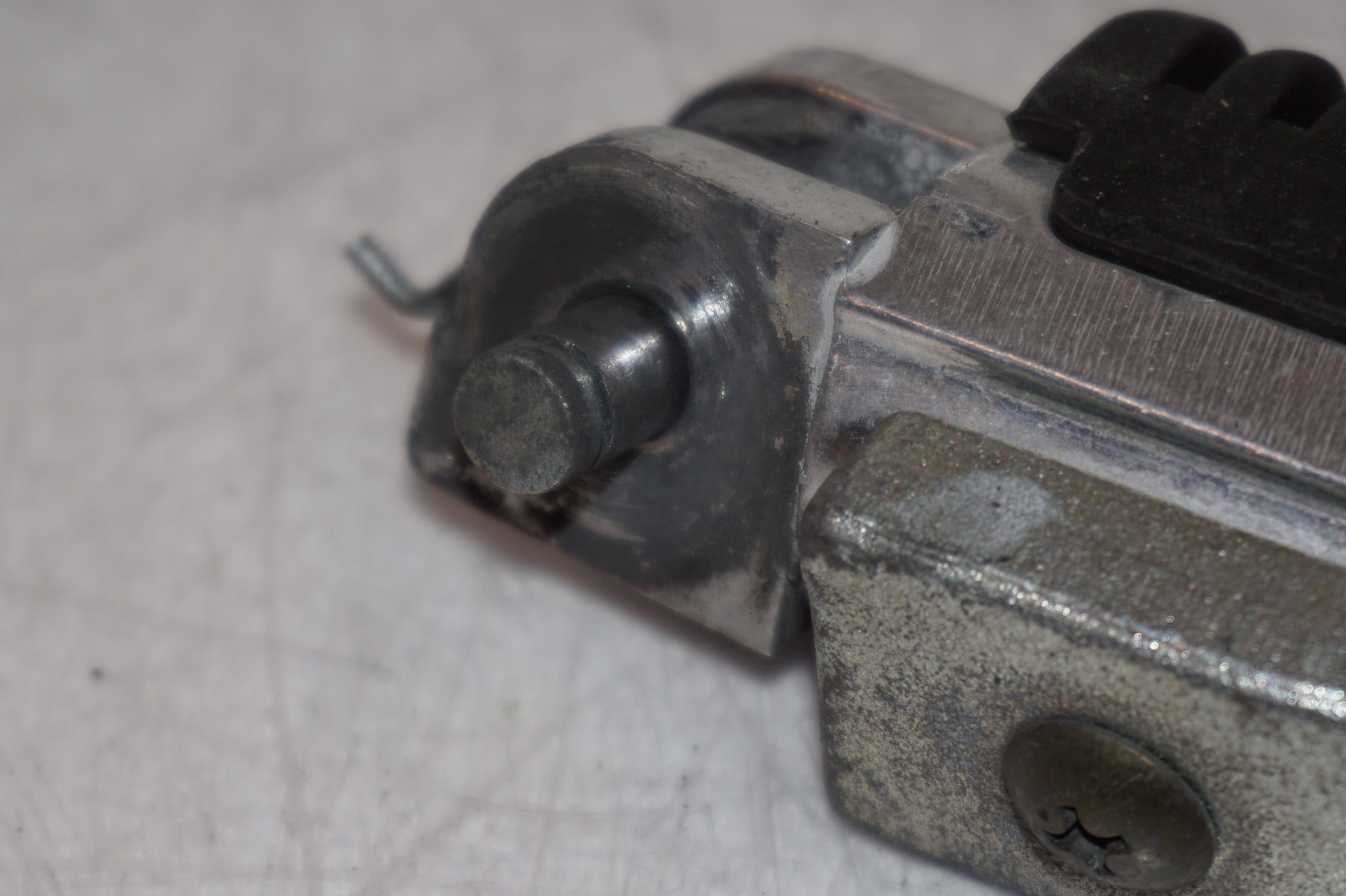 Extrabild1 på Fotpinne från en Suzuki GSX 1300 R -2000 motorcykel.