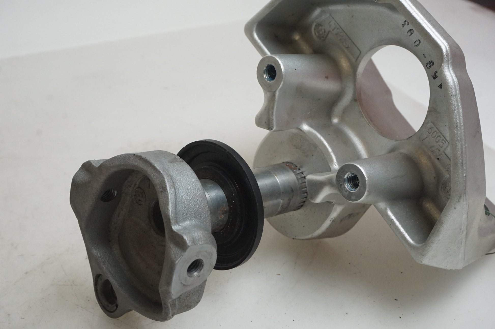 Höger sida på Gaffelkrona från en BMW K 1300 GT -2009 motorcykel.