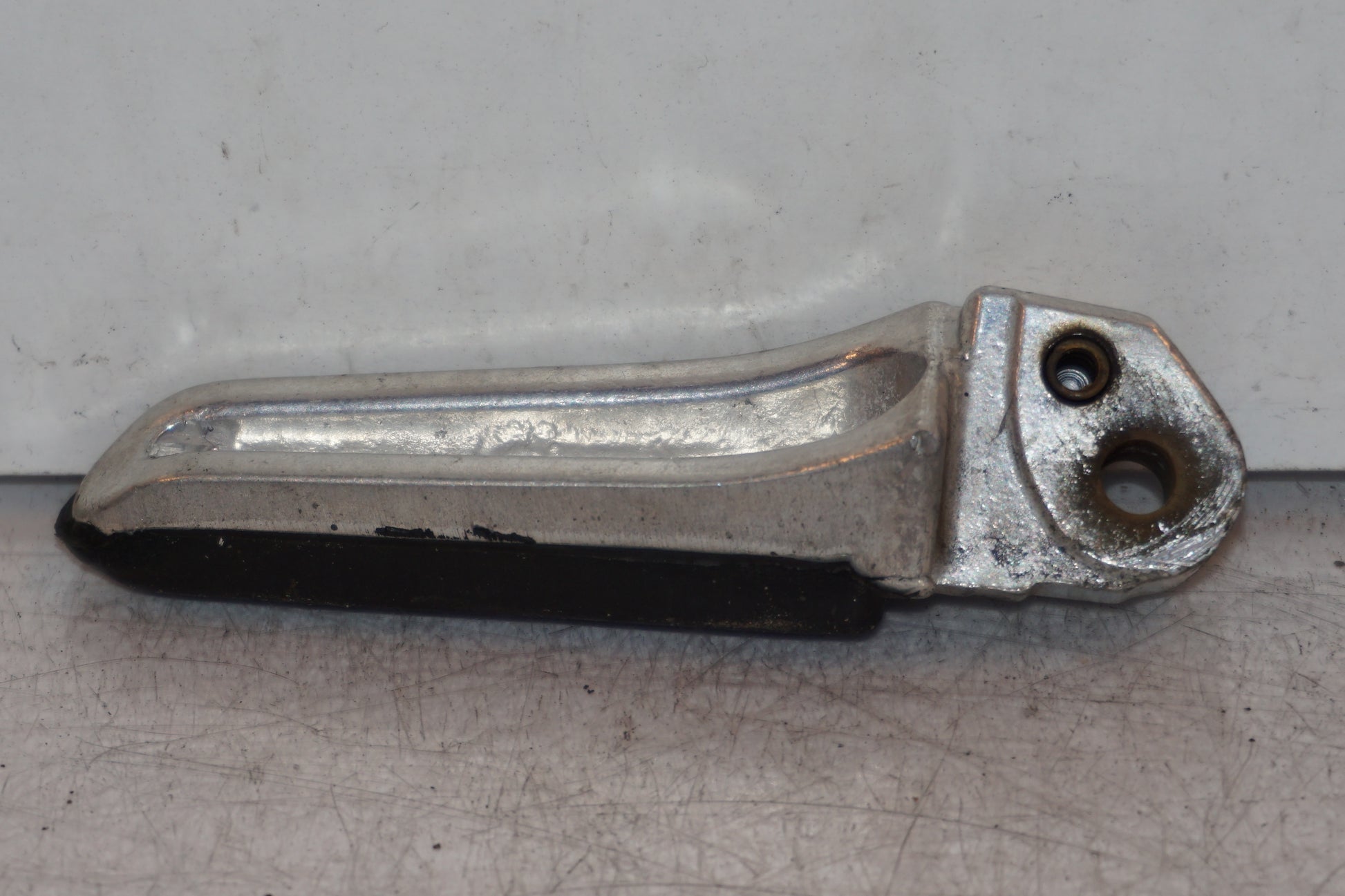 Höger sida på Fotpinne från en Suzuki GSX 1300 R -2003 motorcykel.