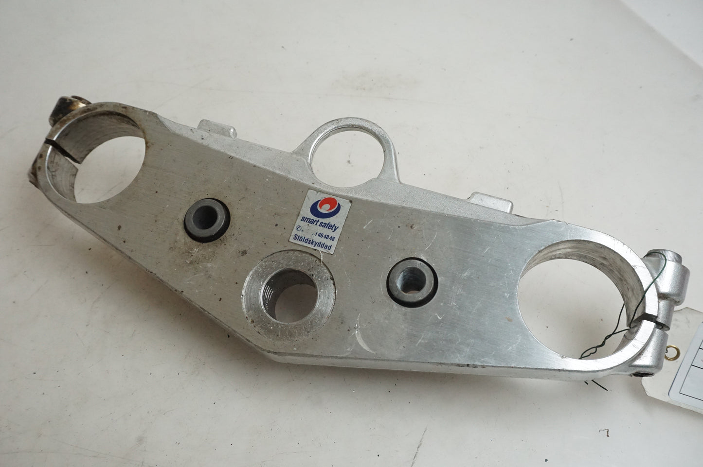 Framsidan på Gaffelkrona från en Suzuki GSX 1400 -2003 motorcykel.