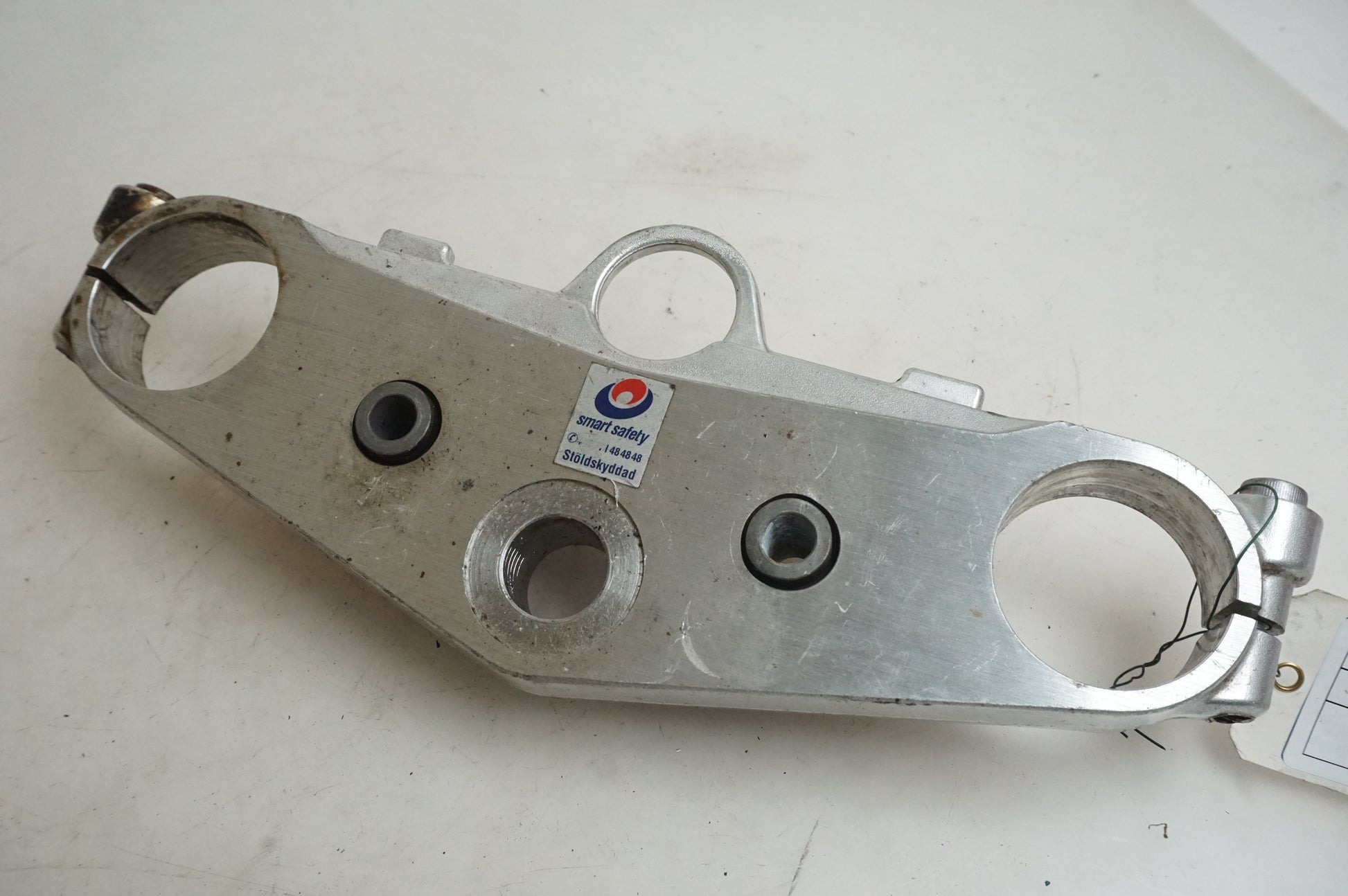 Framsidan på Gaffelkrona från en Suzuki GSX 1400 -2003 motorcykel.