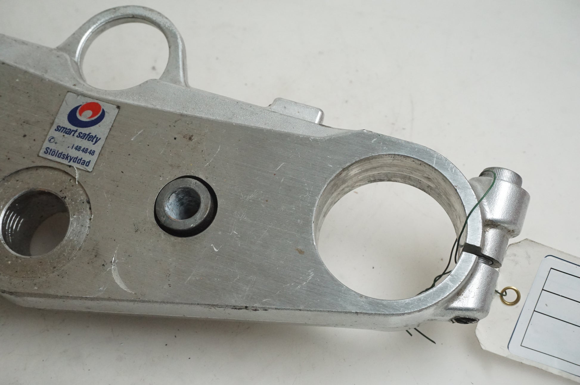 Baksidan på Gaffelkrona från en Suzuki GSX 1400 -2003 motorcykel.