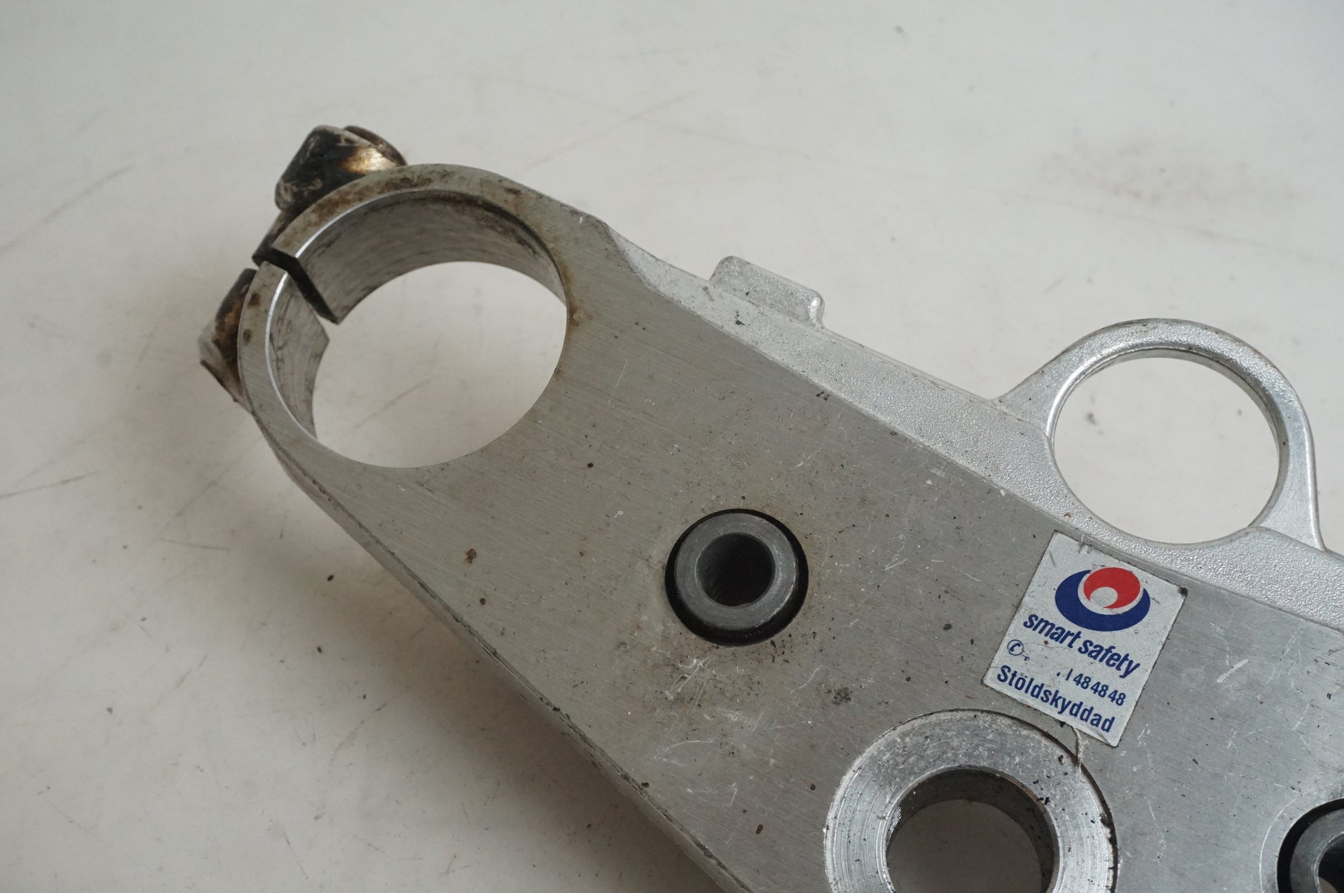 Höger sida på Gaffelkrona från en Suzuki GSX 1400 -2003 motorcykel.