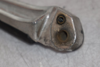 Snett nerifrån på Fotpinne från en Suzuki GSX 1300 R -2003 motorcykel.