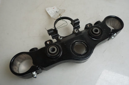 Framsidan på Gaffelkrona från en Yamaha XV 1900 -2007 motorcykel.