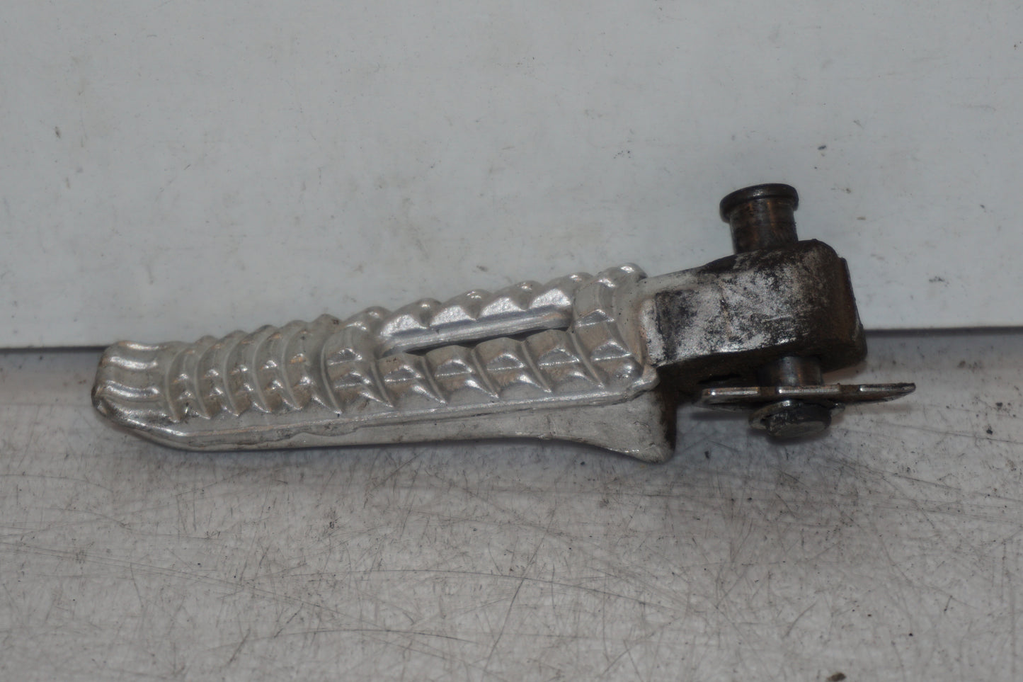 Framsidan på Fotpinne från en Suzuki GSX 1300 BK -2008 motorcykel.