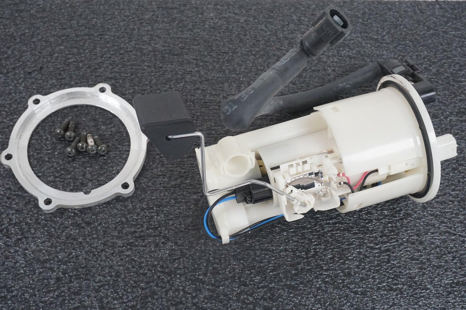 Framsidan på Bensinpump insprut från en Yamaha FJR 1300 -2002 motorcykel.