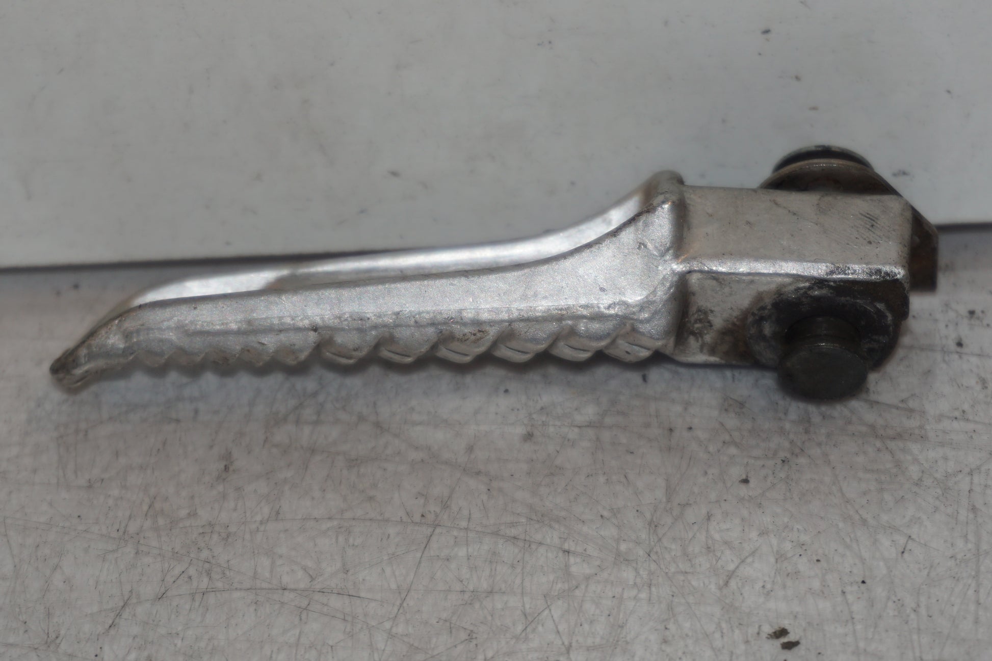 Höger sida på Fotpinne från en Suzuki GSX 1300 BK -2008 motorcykel.