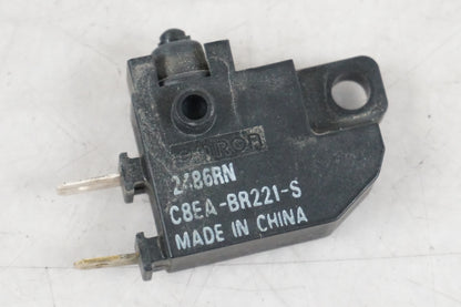 Contact de feu de frein