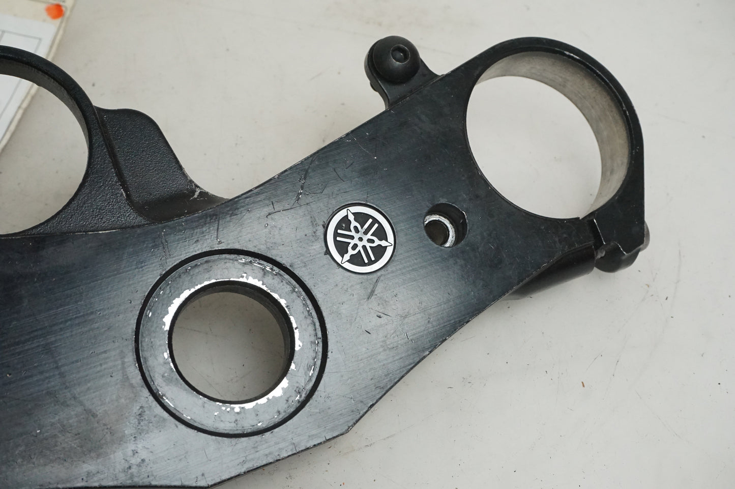 Höger sida på Gaffelkrona från en Yamaha YZF 1000 R1 -2007 motorcykel.