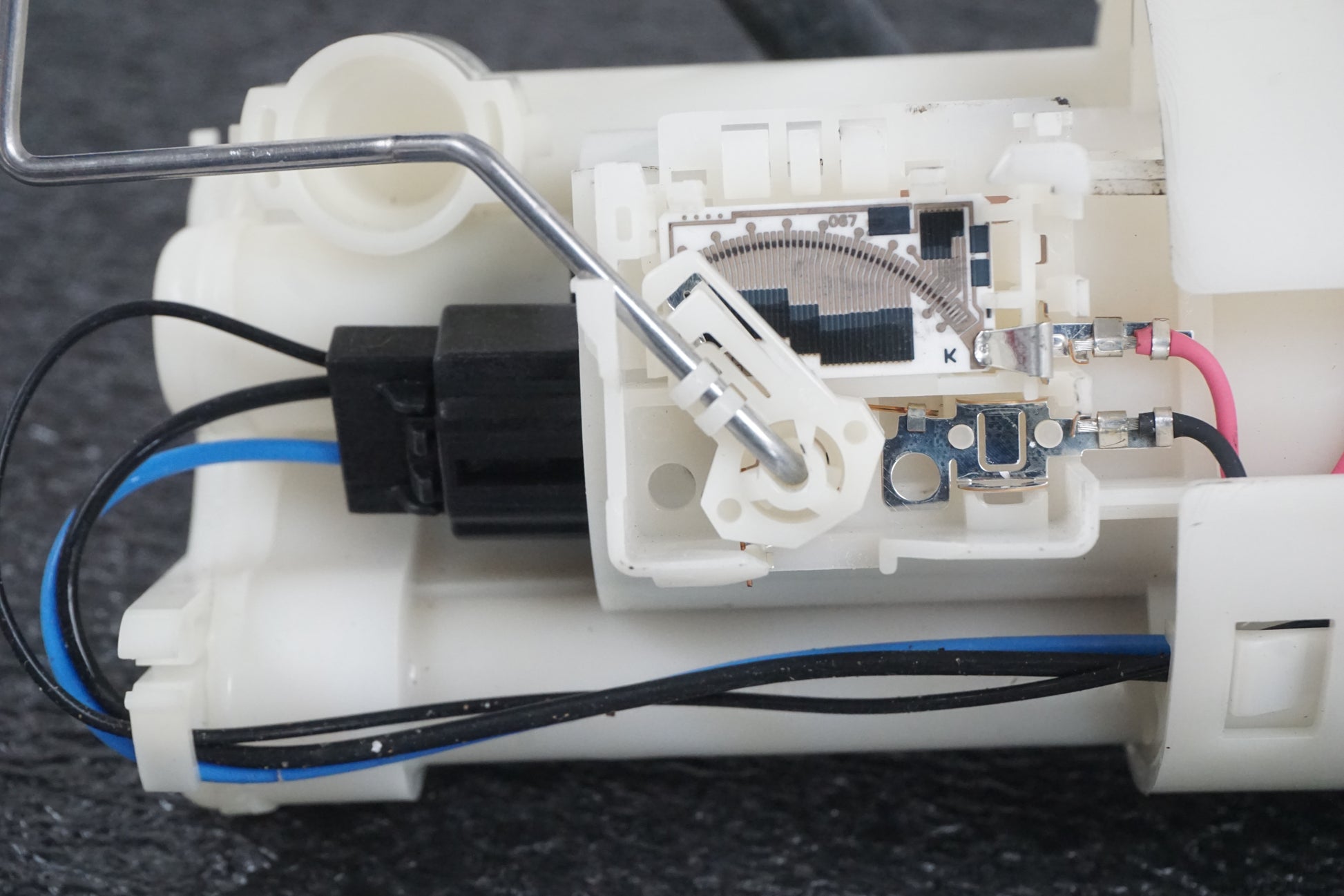 Vänster sida på Bensinpump insprut från en Yamaha FJR 1300 -2002 motorcykel.