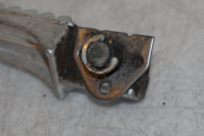 Snett nerifrån på Fotpinne från en Suzuki GSX 1300 BK -2008 motorcykel.