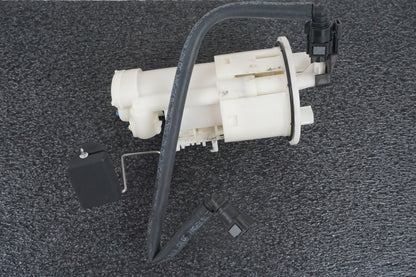 Snett nerifrån på Bensinpump insprut från en Yamaha FJR 1300 -2002 motorcykel.